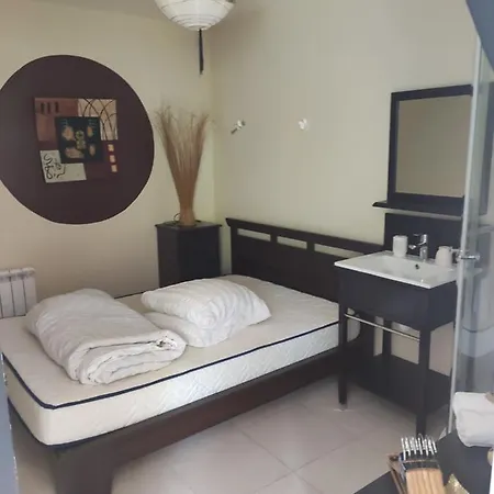Гостевой дом Superbe A Proximite De St Emilion Avec Jacuzzi Privatif