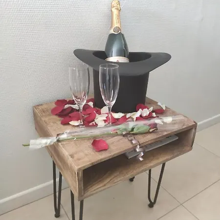 Гостевой дом Superbe A Proximite De St Emilion Avec Jacuzzi Privatif *